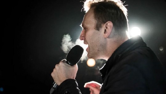 Një vit pas burgosjes, Navalny po jeton në 'ferr të gjallë'