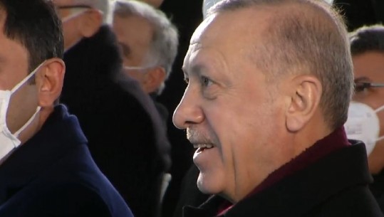 Rama ‘rrëmben’ buzëqeshjen e Erdogan, batuta në Laç: Ishalla përkthyesi m'i çon fjalët si duhet