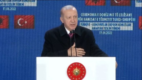 Erdogan: Vëllezërit rrinë pranë njëri-tjetrit në çdo rast! Spitali i Fierit ishte ‘lidhja e miqësisë’, këto ndërtesat në Laç e forcojnë edhe më tej