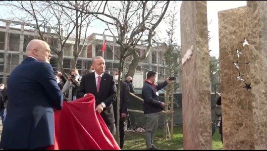 Inaugurohet ‘Sheshi Erdogan’ në Laç (VIDEO)