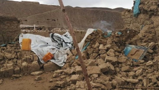Dy tërmete të njëpasnjëshme në Afganistan! Raportohet për 22 të vdekur, por numri i viktimave mund të rritet! 4 fëmijë u gjetën nën rrënoja