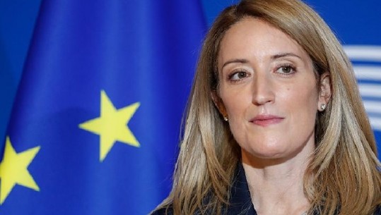 Roberta Metsola është presidentja e re e Parlamentit Evropian pas vdekjes së Sassolit! Gruaja e tretë në histori që mban këtë post dhe drejtuesja më e re në moshë 
