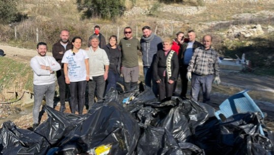 Shqiptarët pastrojnë Shqipërinë! Nëntë njerëz të fjalës dhe të punës mbledhin mbeturinat në Linzë!