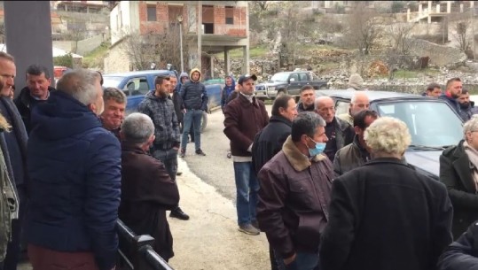 Blegtorë nga Gjirokastra, Fieri dhe Vlora protestë në Jorgucat për mungesë të subvencioneve: Çmimi i qumështit që shesim më i lirë se uji! Kërkojmë negociata me ministren e Bujqësisë