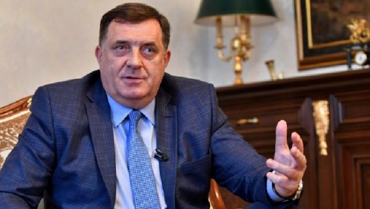 Pas shpalljes Non Grata, Milorad Dodik lë gafën e rradhës, refuzoi të bënte foto me përfaqësitë e SHBA-ve (VIDEO)