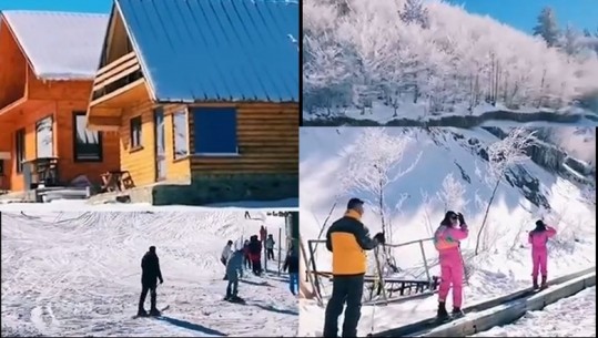 Dardha nën petkun e dëborës, turistët shijojnë sportin e skive në fshatin turistik (VIDEO)