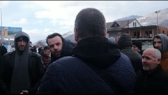 Tensionohet situata në Morinë, qytetarë tentojnë të ndalojnë shoferët nga Kosova, ndërhyn policia