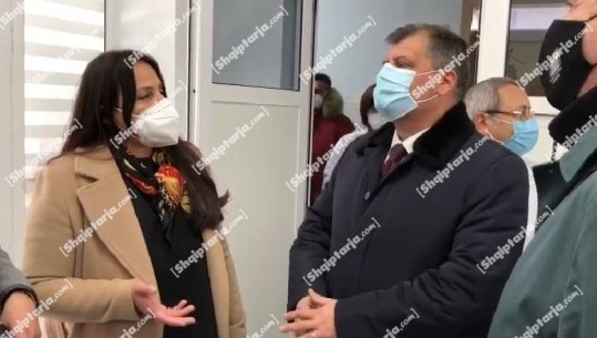 Ambasadori rumun dhuron pajisje në spitalin rajonal të Fierit: Donacionet do të vazhdojnë! Balla: Janë njësoj të rëndësishme gjatë dhe pas pandemisë 