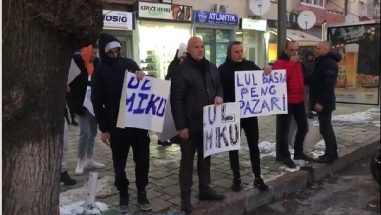 Militantët e Berishës presin me protesta Bashën në Korçë, përplasen me mbështetësit e kryedemokratit (VIDEO)