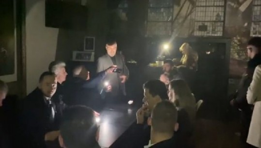 Ikin dritat, Bashës i 'dështon' shëtitja në pedonalen e Korçës (VIDEO)