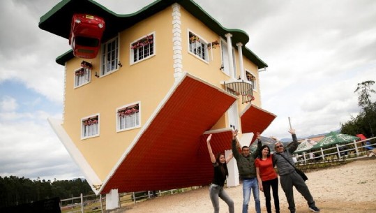 Me ‘kokë poshtë’? Shtëpia që po ‘çmend’ vizitorët në Kolumbi, ndërtuesi austriak: Gjithçka që i duhet njerëzve pas bllokimit të pandemisë 