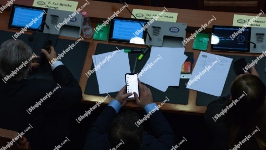 Biseda në Whatsapp/ Flamur Noka 'i lutet' Nikollës: Jepja dhe një herë fjalën Berishës! SMS dhe me Manjën, reagon ministri: E njoh prej 10 vitesh! Alibeaj: Bashkëpunojnë për të sulmuar PD
