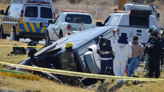 12 persona kanë humbur jetën në aksident në autostradën e Meksikës(FOTO)