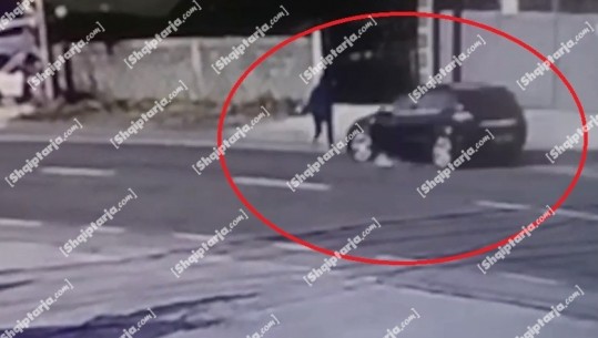 Makina përplas për vdekje 50-vjeçaren në Elbasan! Shoferi u largua dhe fshehu mjetin, arratia i zgjat pak! ‘Opeli’ hodhi gruan disa metra në ajër
