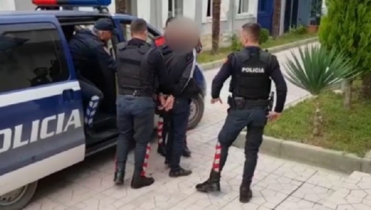 I morën 10 mijë € të shpallurit në kërkim për të mos e arrestuar, vihen në pranga dy policët në Durrës (EMRAT)