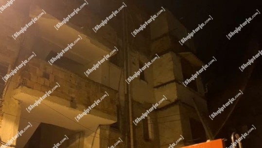 Digjet një banesë në Vlorë, dy banorë përfundojnë në spital