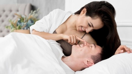 6 gjërat më të rëndësishme që çdo çift duhet t’i ketë në dhomën e gjumit
