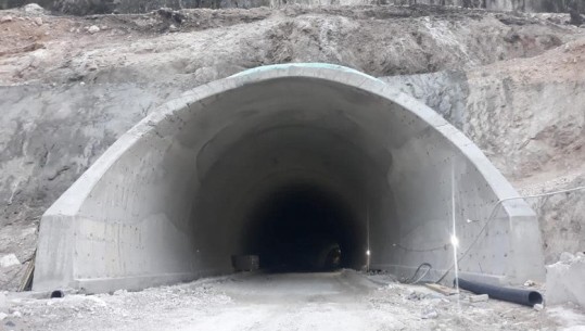 Rama nxjerr pamje nga tuneli i Skërficës në rrugën e re Kardhiq-Delvinë: Hapet së shpejti, këtë verë do afrojë ndjeshëm Sarandën
