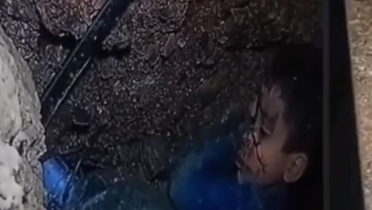 Katër ditë nëntokë, 5-vjeçari maroken gjendet i vdekur! Momenti kur ekipi i shpëtimit nxjerr Rayan-in nga pusi (VIDEO)
