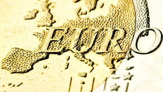 20 vjet me Euron, si nisi epoka e monedhës evropiane në Shqipëri dhe kush ishin sfidat e bankave në fillim