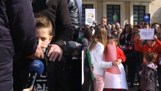 Banorë të 4 zonave të Tiranës në protestë para Kryeministrisë, fëmijët prekin me thirrjet: Xhaxhi Edi mos na i prish shtëpitë! Qytetarët: 2 ditë afat qeverisë për zgjidhje, pastaj grevë urie