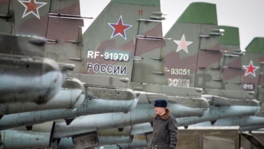 Rusia grumbullon rreth 70% të kapacitetit ushtarak për një pushtim të plotë të Ukrainës