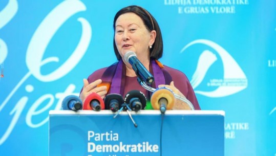 Rishfaqet Liri Berisha, del në podium në Vlorë duke bërë fushatë për ‘Foltoren’