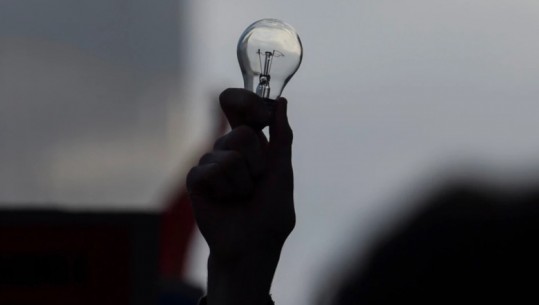 Rritet energjia elektrike në Kosovë, tarifat e reja futen në fuqi nesër, kategoritë që preken