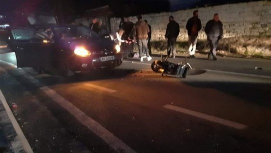 Aksident në Durrës/ Mjeti përplas rëndë motoçikletën, humb jetën pasagjeri! Një tjetër në gjendje të rënduar