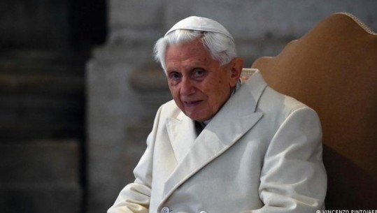 Ish-papa Benedikt XVI hedh poshtë akuzat, por kërkon falje për abuzimet seksuale brenda kishës