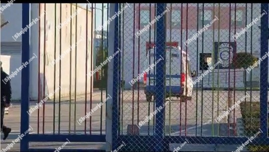 VIDEOLAJM/ Momenti kur Samir Tahiri mbërrin në Burgun e Fierit, ku do të kryej dënimin prej 3 vite e 4 muaj