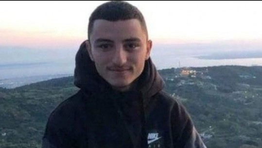 U arratis disa ditë më parë në Shqipëri, vetëdorëzohet në policinë e Korçës 20-vjeçari 