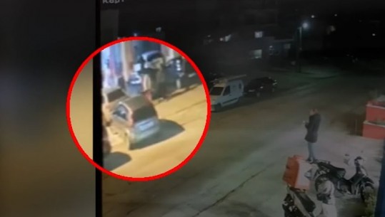 Greqia tronditet sërish! Tifozët huliganë rrahin brutalisht me çekiç burrin, vajza e mitur sheh skenën e traumatizuar (VIDEO) 