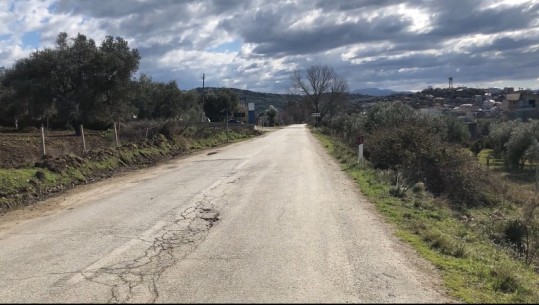 Autostrada lë në hije rrugën nacionale Fier-Vlorë, po degradohet plotësisht! Banorë të zonës vuajnë pasojat e mos investimit