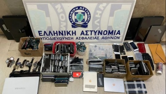 Çmontohet banda e 'hajdutëve të xhepave' në Greqi, 30 të arrestuar, mes tyre 20 shqiptarë! Kryen 81 vjedhje, sekuestrohen 50 mijë euro