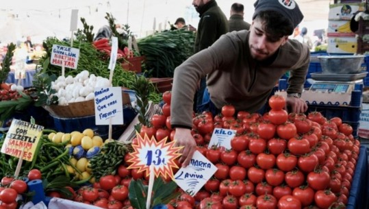 Turqia do të ulë taksat për ushqimet bazë, Erdogan: S'do lejojmë inflacionin të shtypë kombin tonë