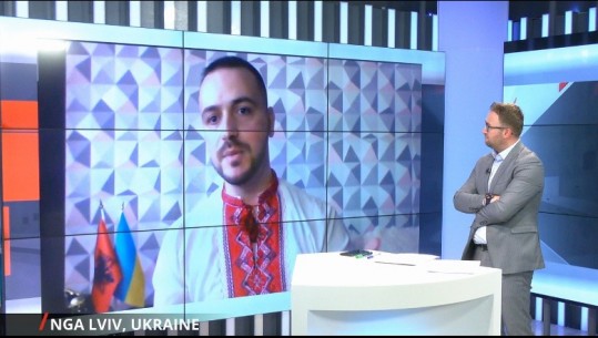 Jeton në Lviv prej 3 vitesh, shqiptari me veshjen tradicionale ukrainase për Report Tv: Situata e qetë, por kufijtë janë minuar nga Rusia! Në rast rreziku kthehem me familjen
