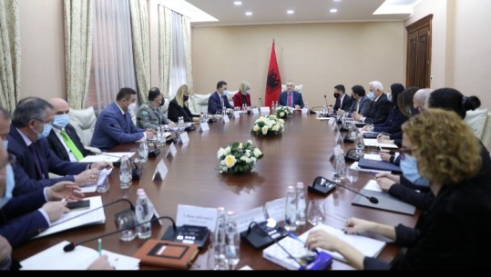 Mbledhja e Këshillit të Sigurisë, Meta: Të mbajmë kontakte me shqiptarët në Ukrainë dhe të garantohen rezervat e shtetit për çdo rast