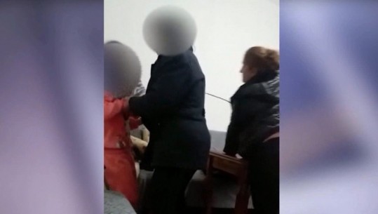 E rëndë në ’Pa Gjurmë’! Babai shfaq videon ku nëna dhunon tre vajzat e mitura flet dhunuesja: I rraha vajzat se burri më tradhtoi me tjetër