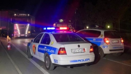 Aksident rrugor në Divjakë/ 'Porche' përplas këmbësoren, humb jetën 69-vjeçarja