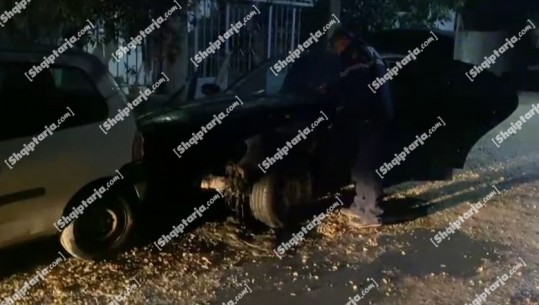 Përfshihet nga flakët ‘Mercedes-i’ i parkuar në Vlorë, dëmtohet edhe automjeti përpara 