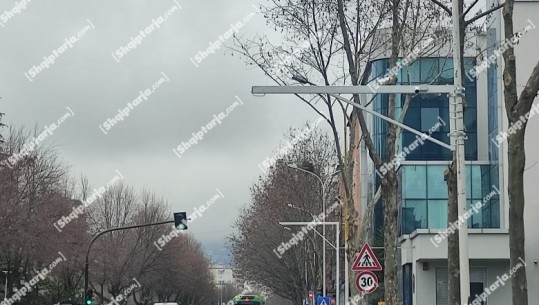 Kamera sigurie që lexojnë targat në çdo zonë ‘të nxehtë’ të Tiranës, nis montimi i tyre në kryeqytet