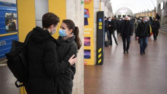 Rusia nis sulmin ndaj Ukrainës, fëmijë dhe të moshuar në stacionet e metrove, ja pamjet që vijnë nga Kievi