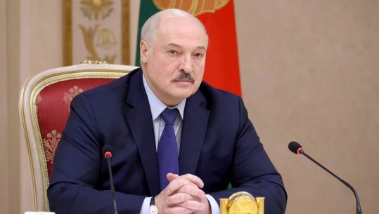 Trupat ruse hynë nga Bjellorusia për të sulmuar Ukrainën, Lukashenko mbledh ushtrinë