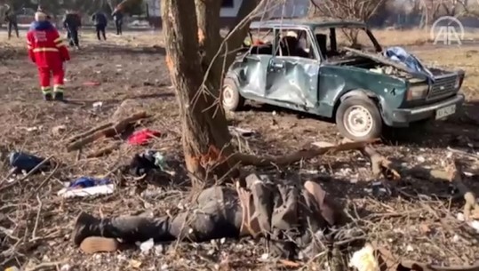 VIDEOLAJM/ Shkatërrim në masë dhe njerëz të tmerruar, pasojat tragjike të bombardimeve ruse në Ukrainë
