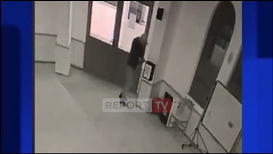 Vidhet xhamia në Prrenjas, Report Tv siguron videon: Një person me kapele u fut nga dritarja dhe mori një shumë parash