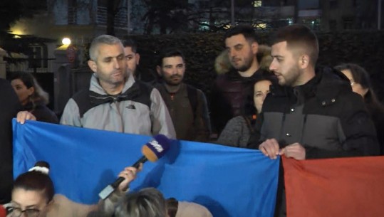 Sulmi në Ukrainë, protestë para ambasadës ruse në Tiranë