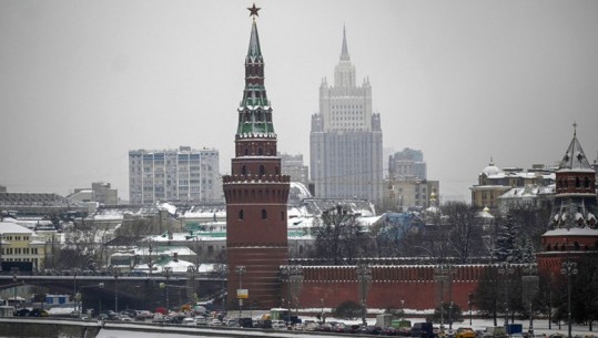 Kremlini Zyrtar: Rusia e gatshme të negociojë me Ukrainën për zgjidhjen e 'vijave të kuqe'