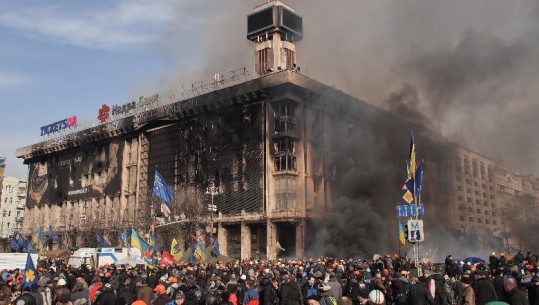 Përshkallëzohet lufta/ Zelensky: Trupat ruse kanë hyrë në portat e Kievit