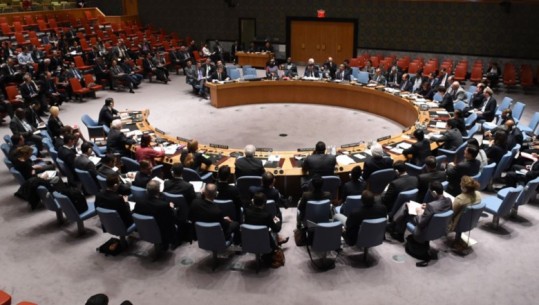 Këshilli i Sigurimit i OKB-së “shpërthen” në duartrokitje pasi mbajti një moment heshtjeje për të vrarët në Ukrainë